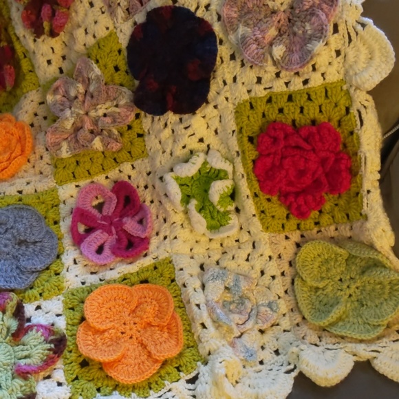 Farmhouse Blanket/afghan handmade (only one) - Picture 6 of 8